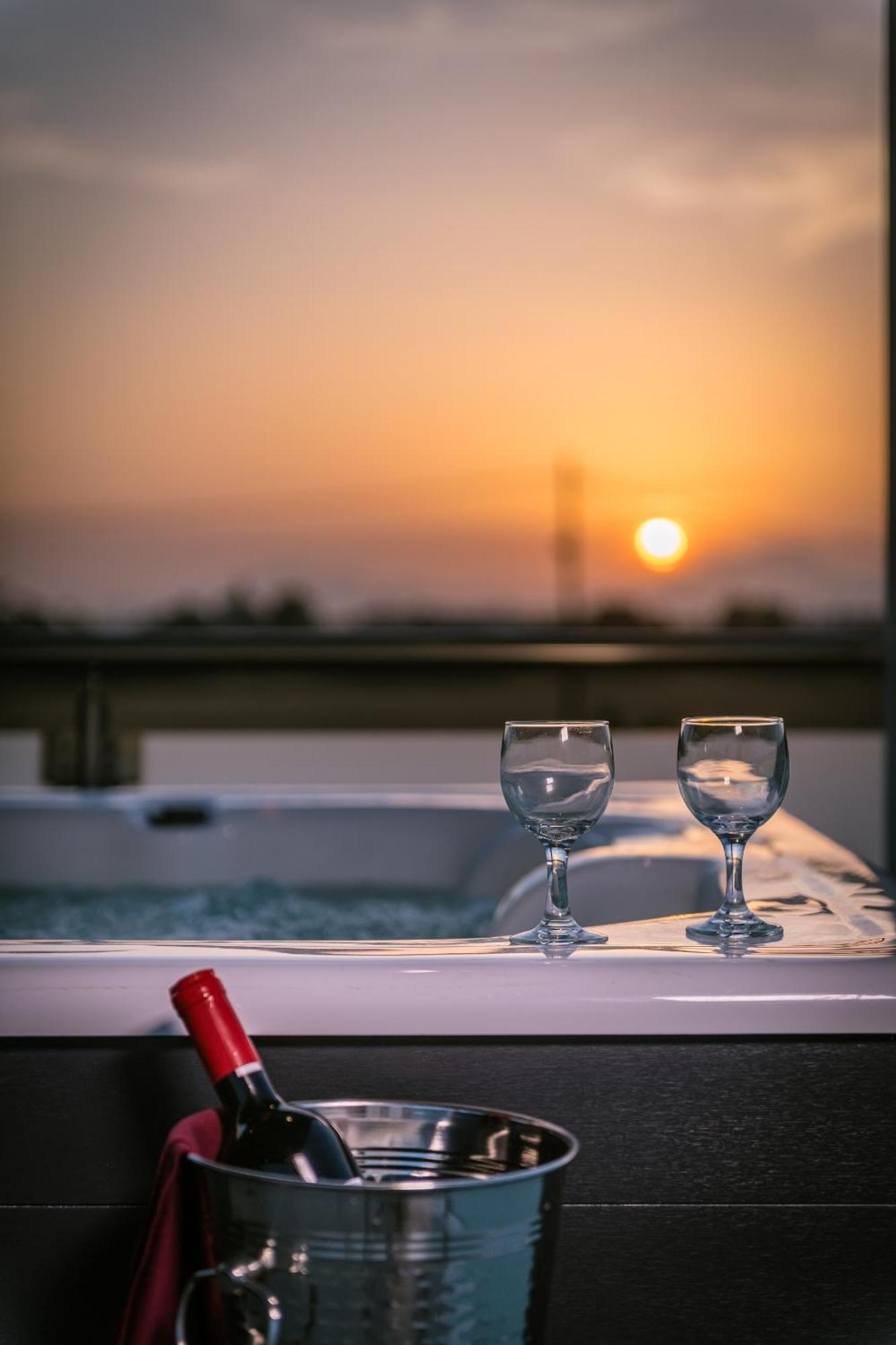 Asteria Pearl Villa 2 With Rooftop Jacuzzi Tigaki 外观 照片
